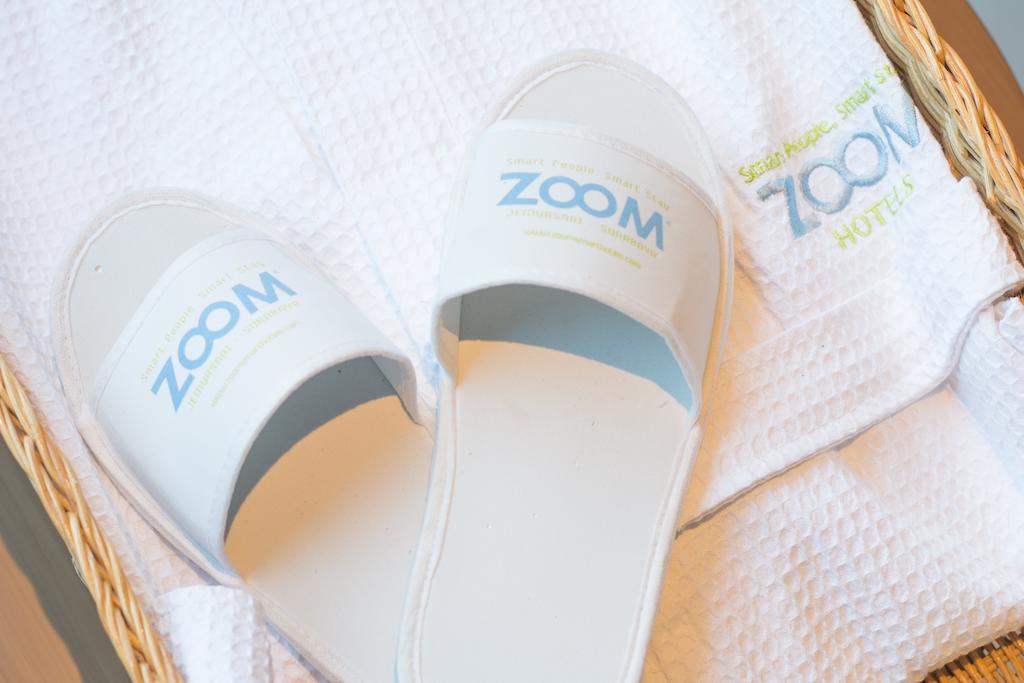Zoom Smart Hotel Jemursari スラバヤ エクステリア 写真