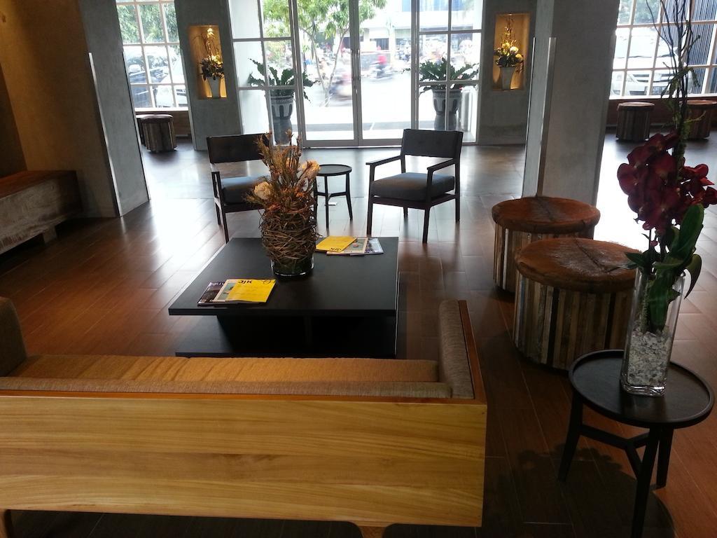 Zoom Smart Hotel Jemursari スラバヤ エクステリア 写真