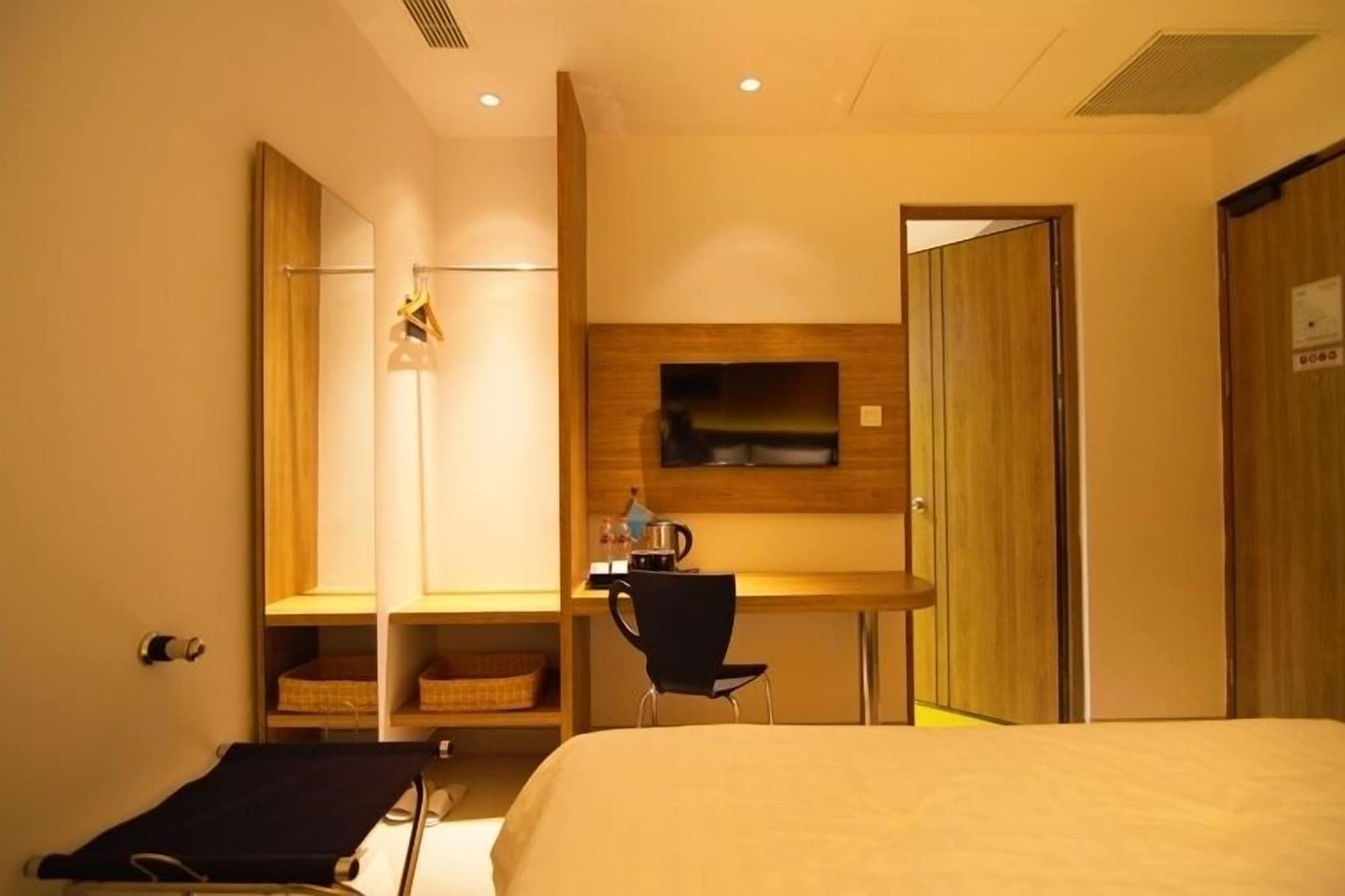 Zoom Smart Hotel Jemursari スラバヤ エクステリア 写真