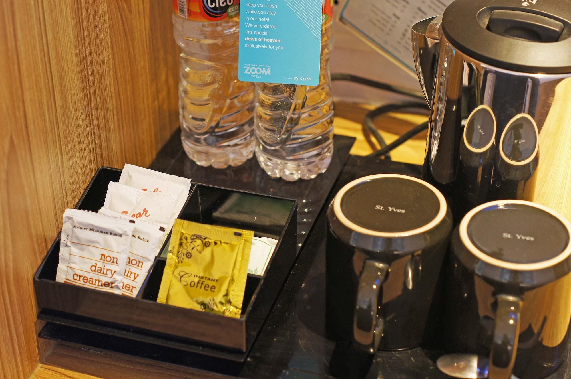 Zoom Smart Hotel Jemursari スラバヤ エクステリア 写真