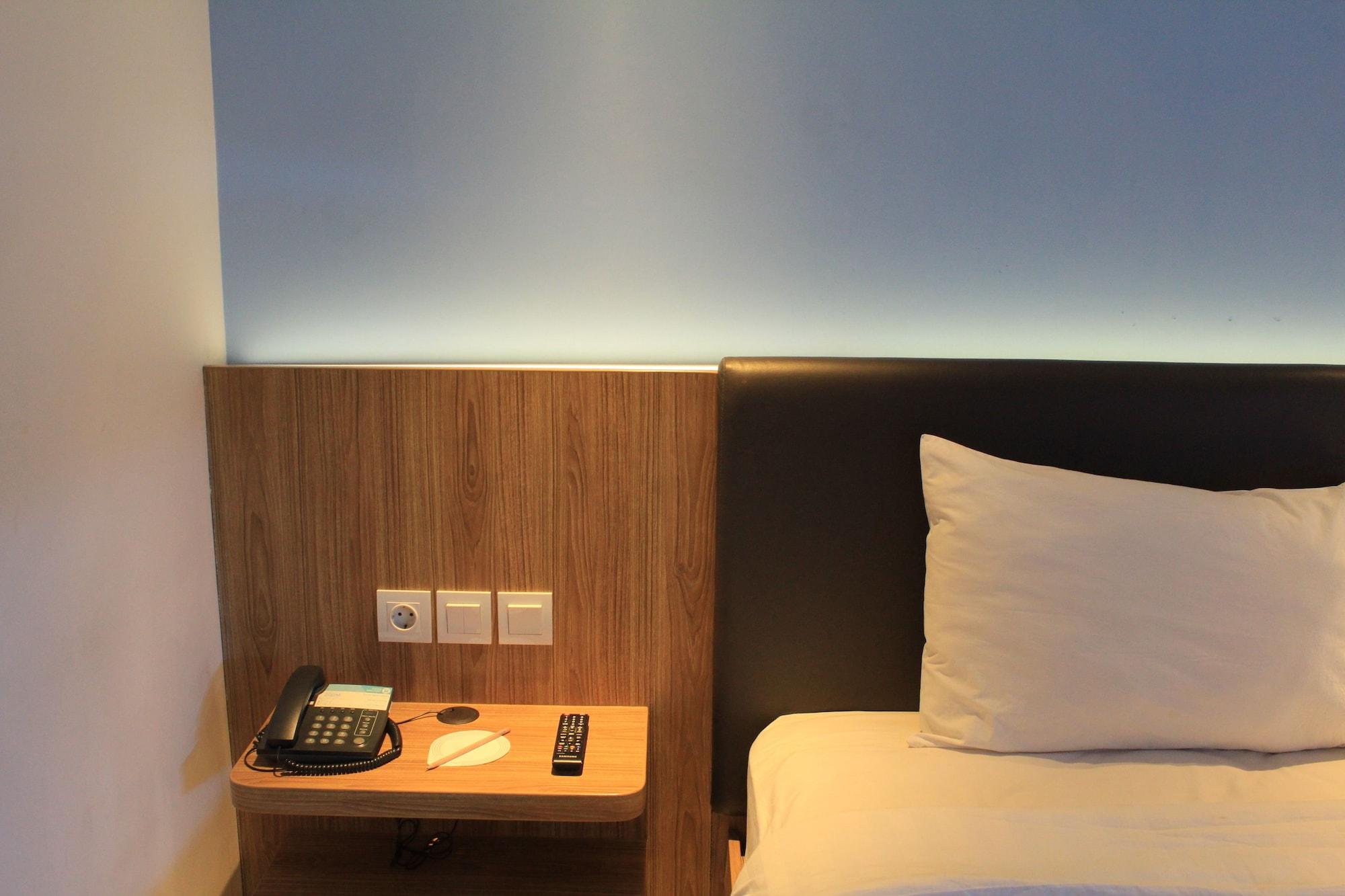 Zoom Smart Hotel Jemursari スラバヤ エクステリア 写真
