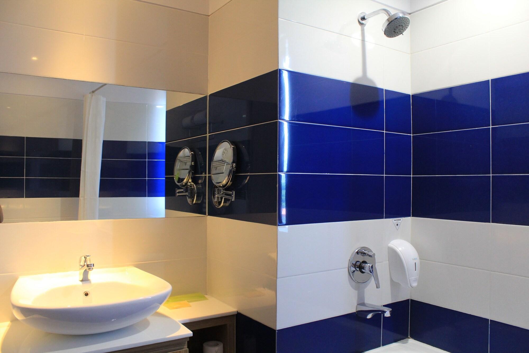 Zoom Smart Hotel Jemursari スラバヤ エクステリア 写真