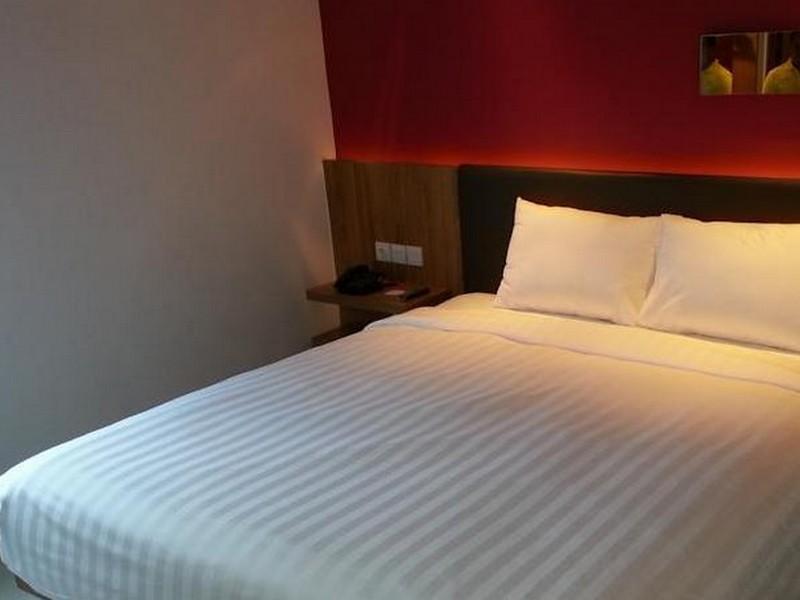 Zoom Smart Hotel Jemursari スラバヤ エクステリア 写真