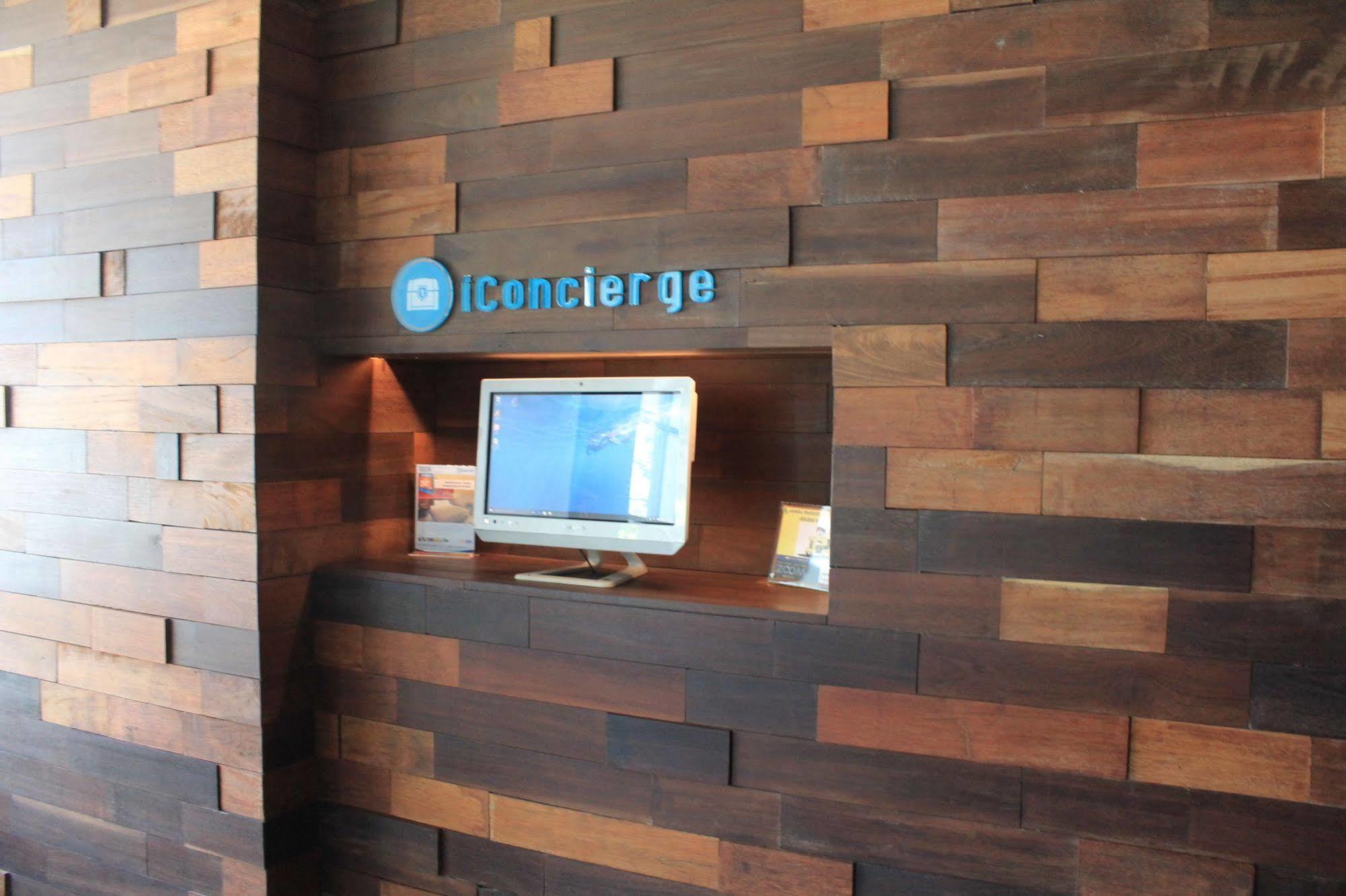 Zoom Smart Hotel Jemursari スラバヤ エクステリア 写真