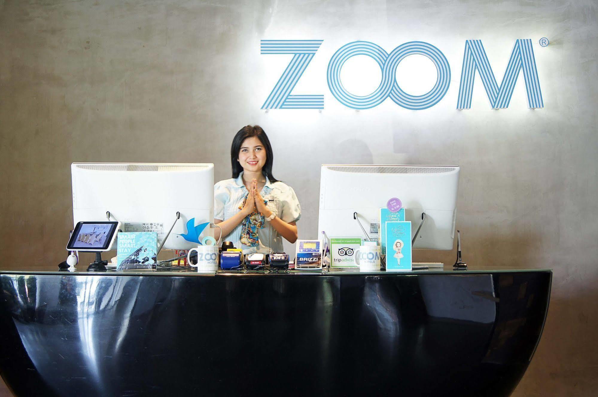 Zoom Smart Hotel Jemursari スラバヤ エクステリア 写真